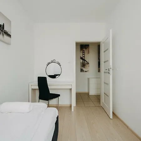 Shortstaypoland Krakowska Apartment *